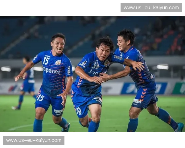 绿茵之上的荣光交响：当金泽塞维遭遇长崎航海，谁将点亮足球之夜？